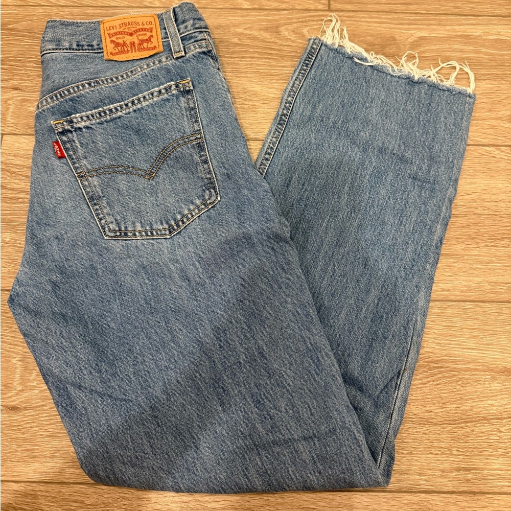 Low Rise Levi’s Straight Denim